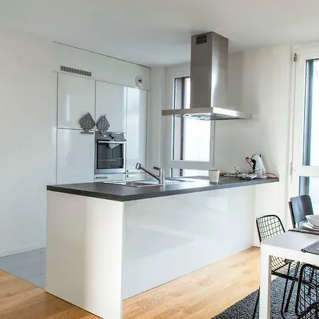 Spacieux Et Moderne 3.5 Pieces A
