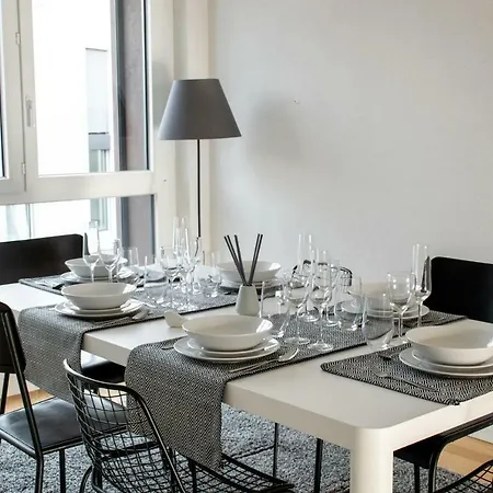 Spacieux Et Moderne 3.5 Pieces A *