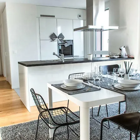 Spacieux Et Moderne 3.5 Pieces A