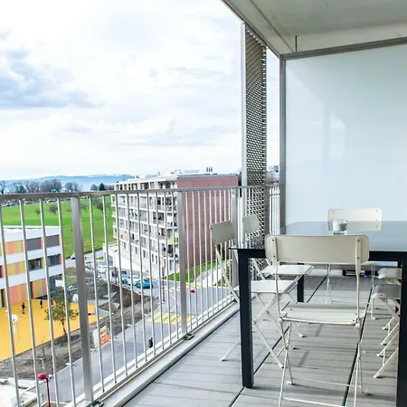 Spacieux Et Moderne 3.5 Pieces A Apartment *